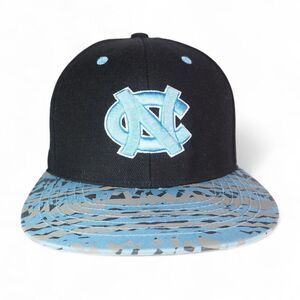 Top of the World Carolina Tar Heels Abstract Brim Snapback Hat Black / Blue OS